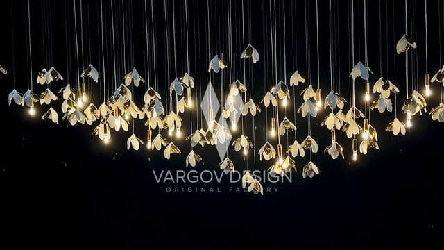 Декоративная композиция Vargov®Design LC0203 с отдельно висящими диодами в облаке элементов